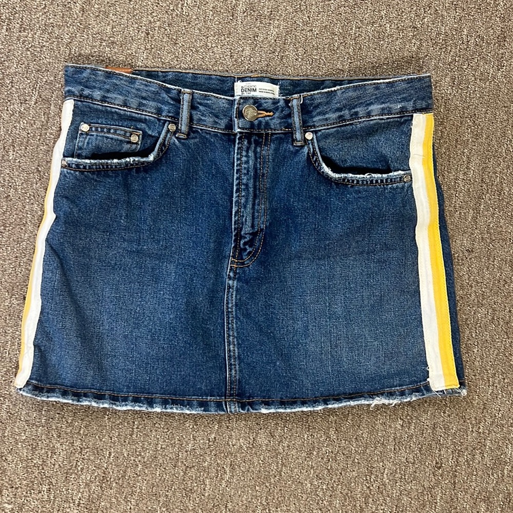 ZARA JEAN SKIRT SIZE MEDIUM